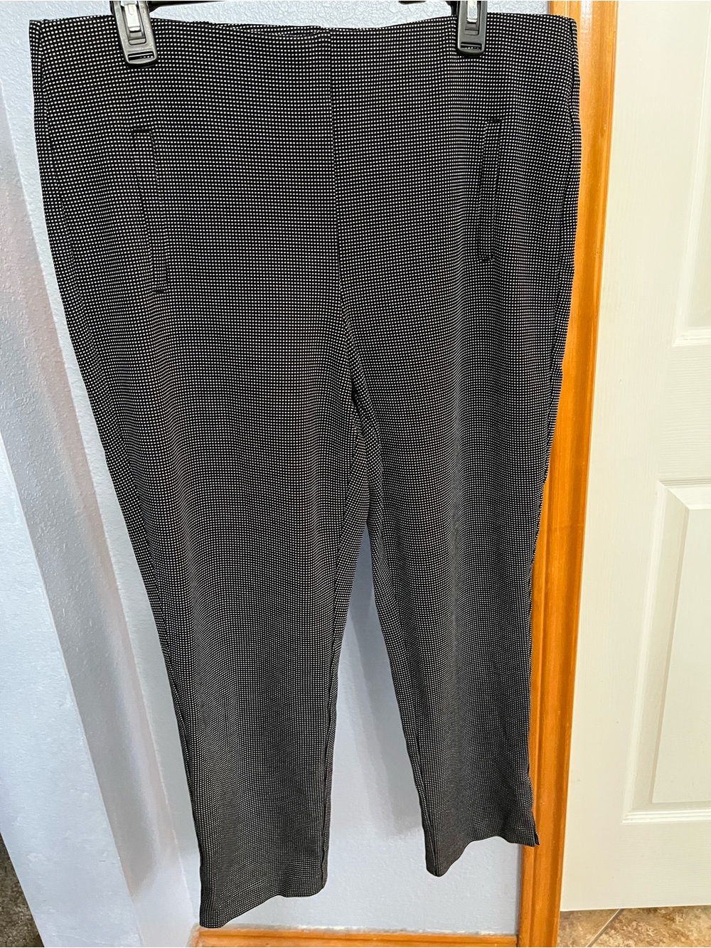 Chicos So Slimming Juliet Textured Dot Ankle Pants